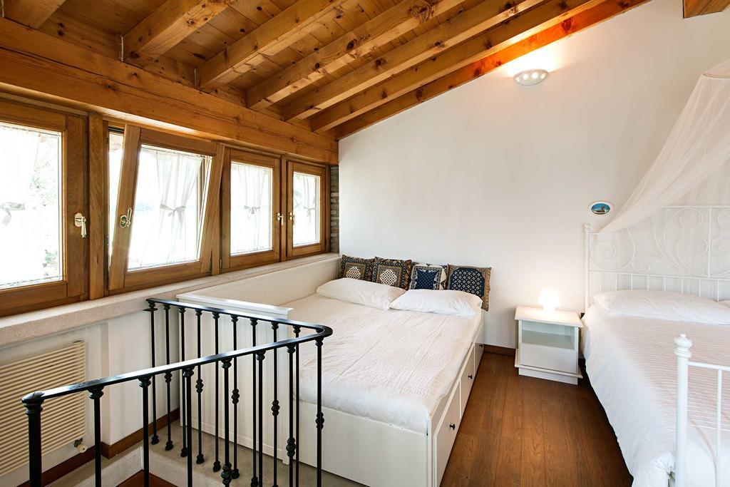 Antico Cascinale Lombardo Bed & Breakfast Лонато Екстериор снимка