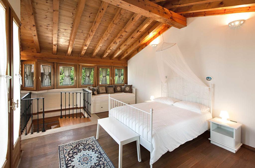 Antico Cascinale Lombardo Bed & Breakfast Лонато Стая снимка